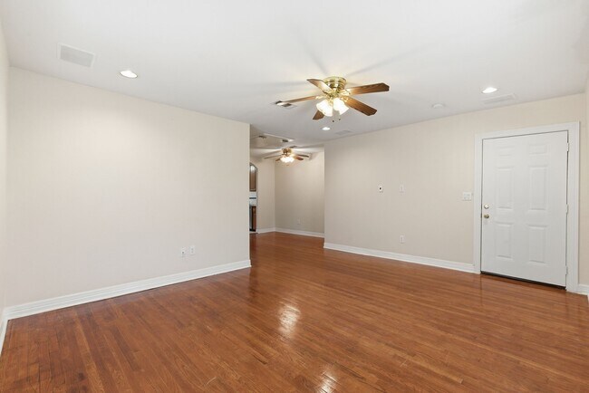 Building Photo - 2513 Shakespeare St