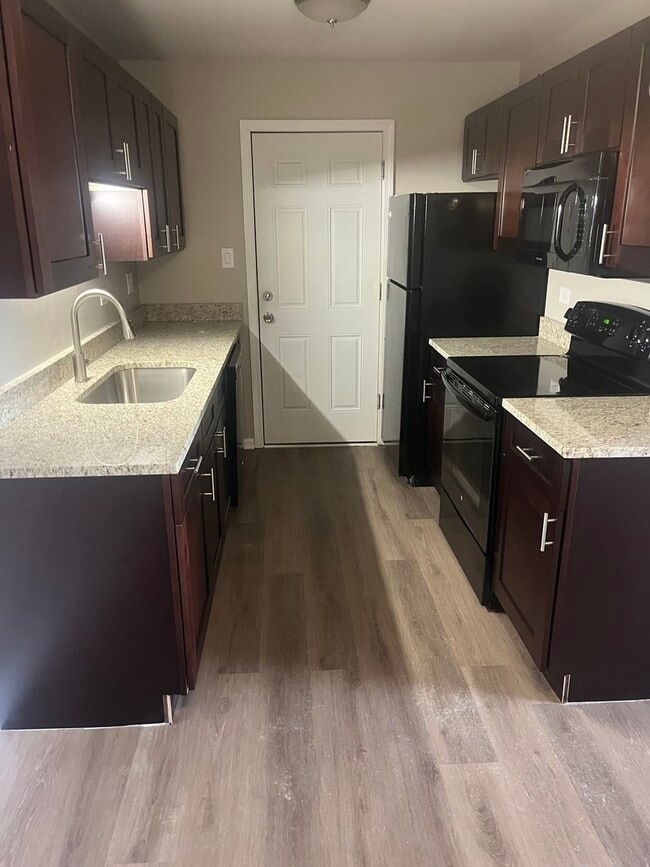 Building Photo - 10640 Brooks Ln