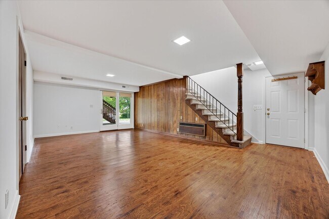 Building Photo - 717 Goodpasture Terrace