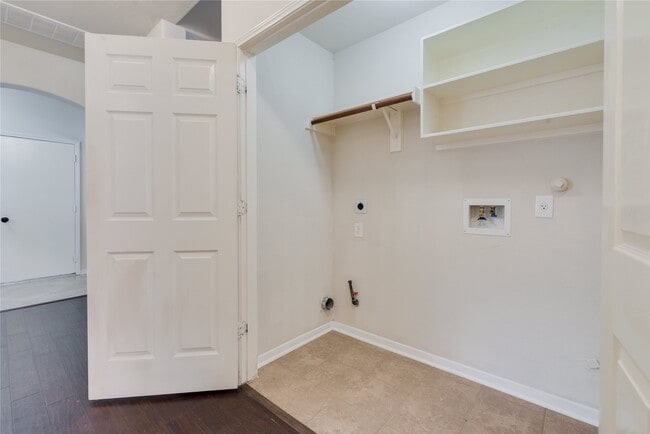 Building Photo - 1190 Stallion Ridge