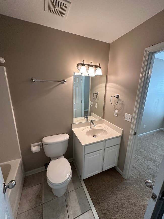 Building Photo - Move In Ready! Newly Refinished Floors! Upgraded Fixtures!