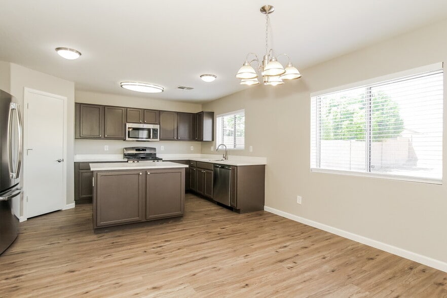 Building Photo - 12602 W Windrose Dr