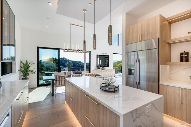Building Photo - 1580 Clear Ridge Dr