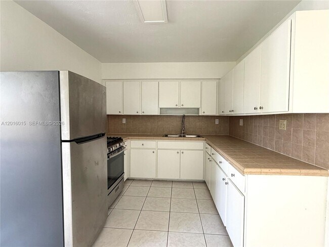Building Photo - 1740 SW 47th Ave