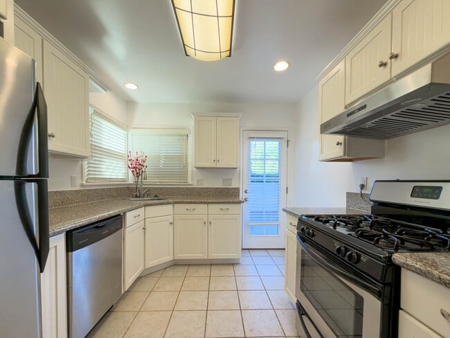 Building Photo - 10428 Riverside Dr