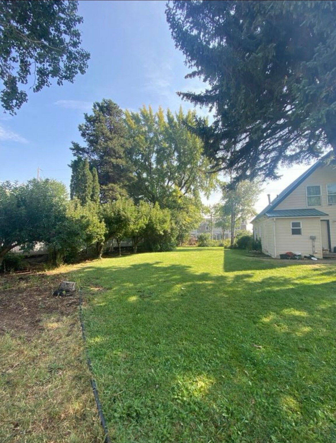 Building Photo - 601 E Helena Ave