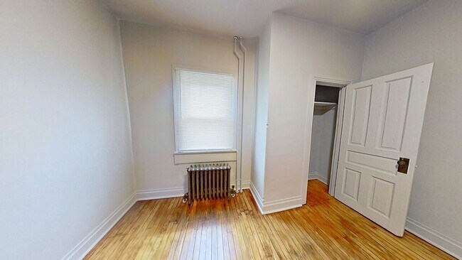 Building Photo - 1st Floor Apartment