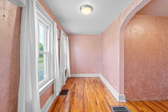 Building Photo - 44 McGregor Ave