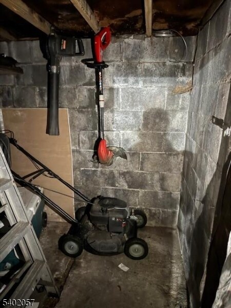 Building Photo - 122 N 8th St