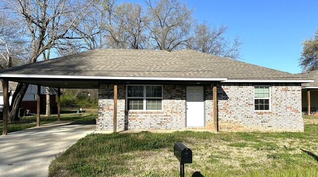 Primary Photo - 213 Carson Rd