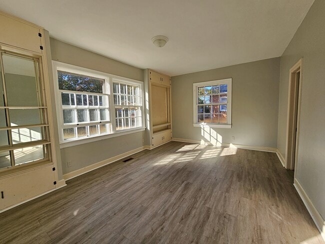 Building Photo - 541 W Sumter St