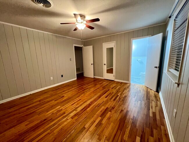 Building Photo - 2110 Croydon Dr