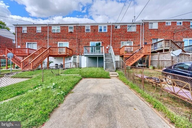 Building Photo - 631 Charraway Rd