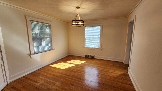 Building Photo - Stunning 4-Bedroom Home with Attached Garage and Fenced Yard