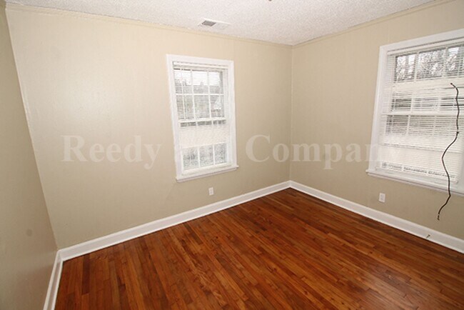 Building Photo - 2977 N Radford Rd