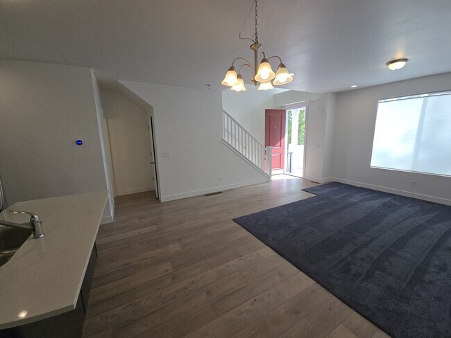 Building Photo - 754 E 950 N