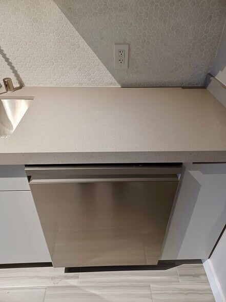 Building Photo - 353 E Bonneville Ave