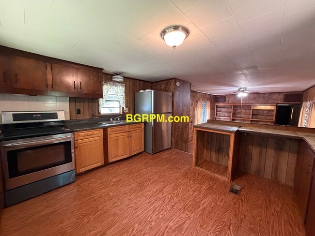 Building Photo - 3 bd 2 ba mobile home, some utilties included!