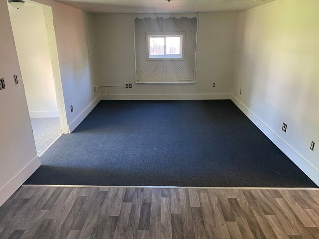 Building Photo - Fully Renovated 1 Bedroom Bungalow for Rent