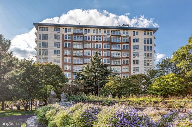 Building Photo - 1900 Hamilton St