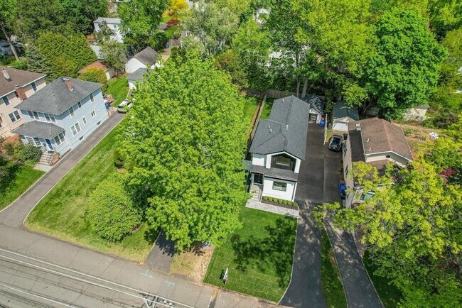 Building Photo - 229 Hickory Ave