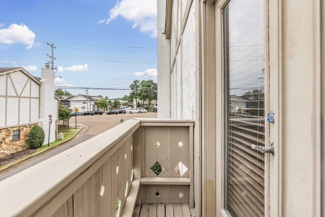 Building Photo - 7523 Bavarian Dr