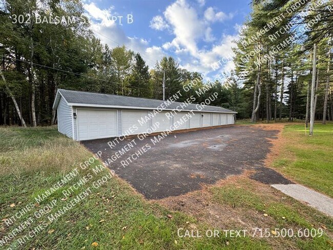 Building Photo - 302 Balsam St