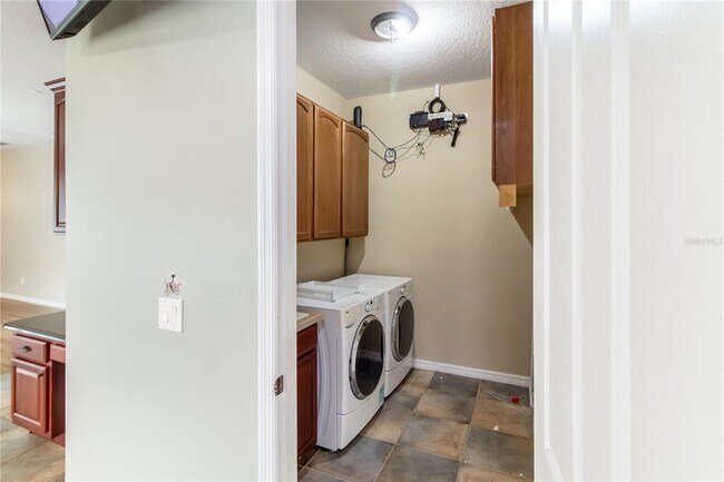 Building Photo - 2860 Lafayette Trace Dr