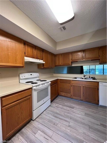Building Photo - 4396 Silverleaf Dr