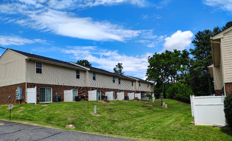 Building Photo - 73 Ferguson Dr