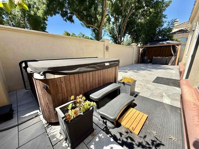Building Photo - 4238 Diavila Ave
