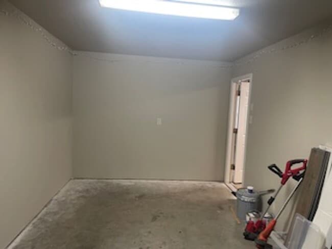 Building Photo - 3/2/1 Toen Home close to Tarleton