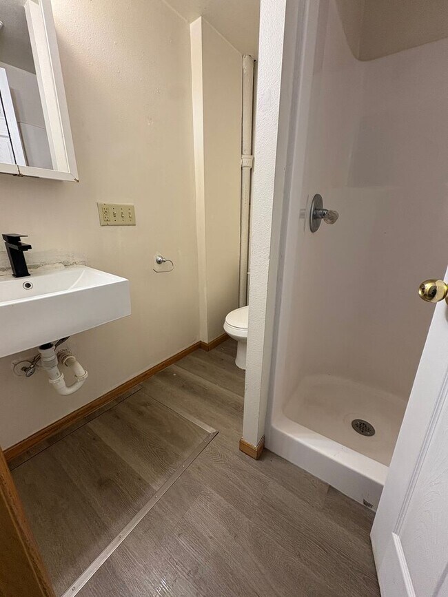 Building Photo - THR -03- Galesville