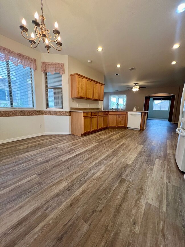 Building Photo - Gorgeous home in Viewpoint!