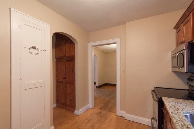 Building Photo - 2642 Kendall Avenue
