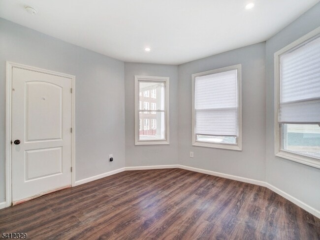 Building Photo - 209 N 4th St