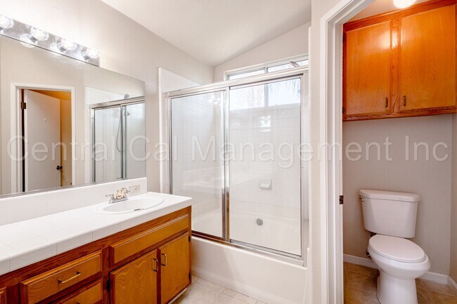 Building Photo - 3 Bedroom/2.5 Bath Home in Silver Creek - $2295 Per Month!
