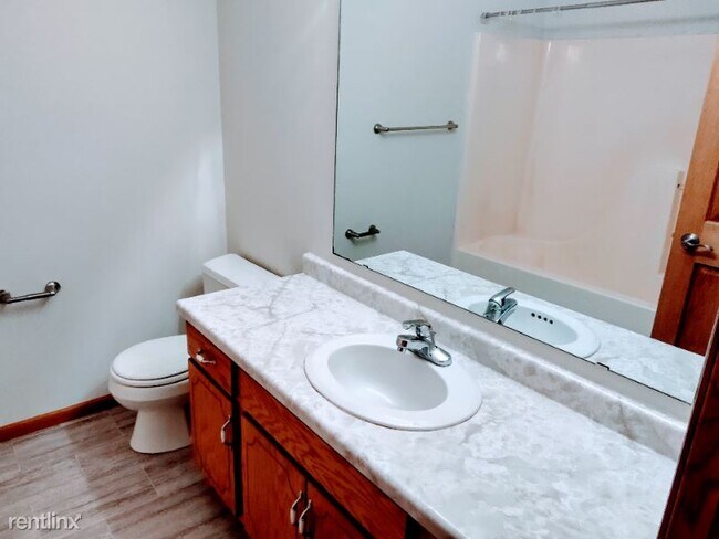 Building Photo - 3 br, 3 bath Townhome - 1530 Cottage Dr