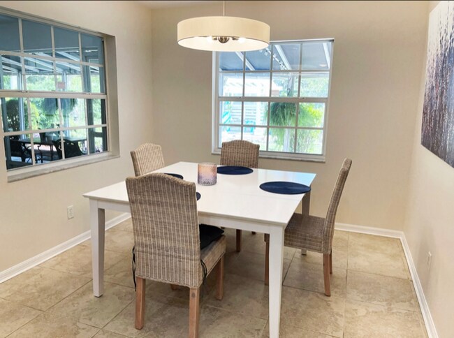 Building Photo - 1012 Laurel Ave