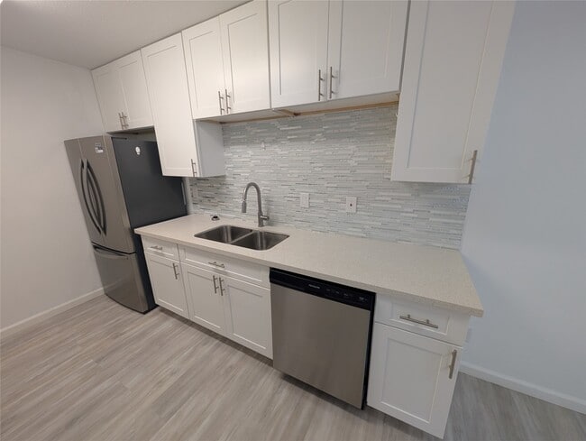 Building Photo - 5550 N Braeswood Blvd