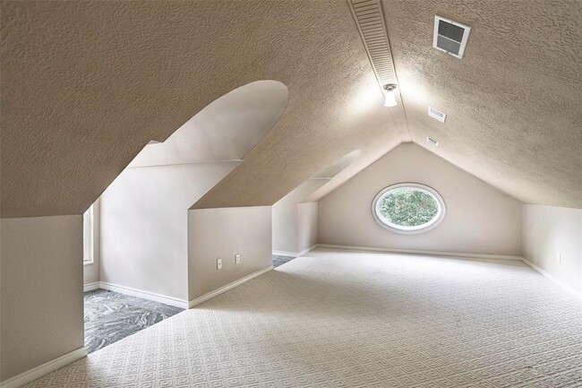 Building Photo - 16006 Piney Links
