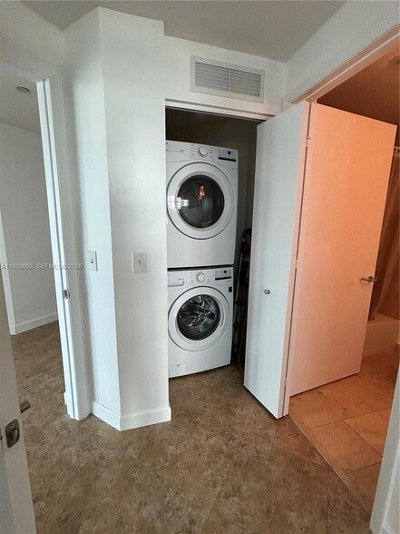 Building Photo - 3131 NE 188th St