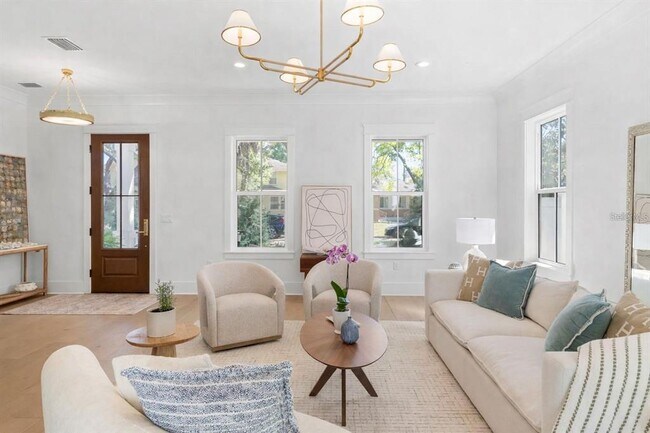 Building Photo - 321 12th Ave NE