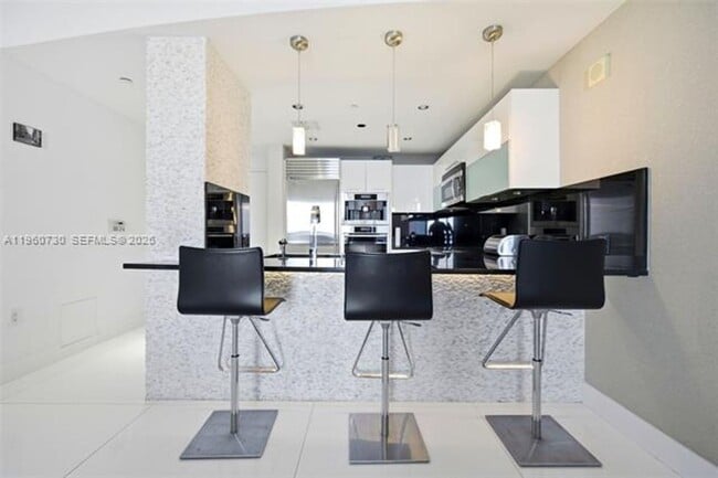 Building Photo - 17121 Collins Ave