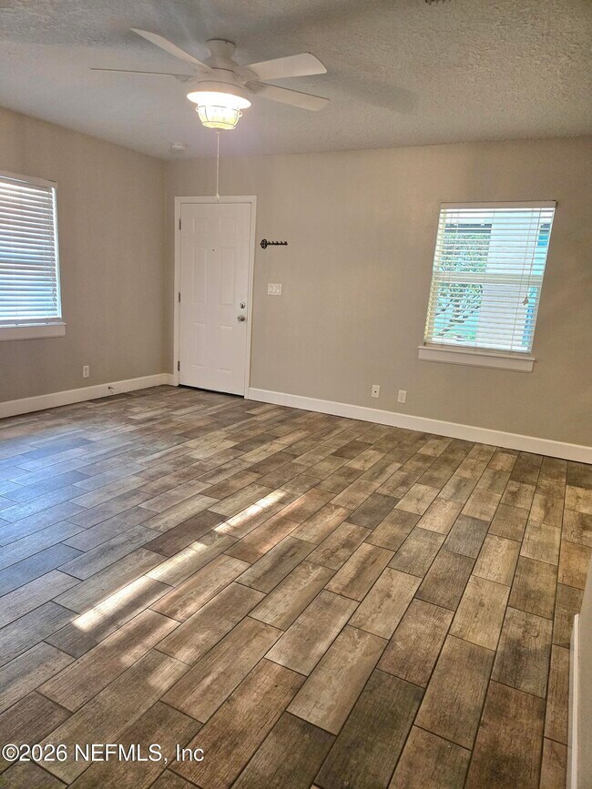 Building Photo - 615 Luna Ct