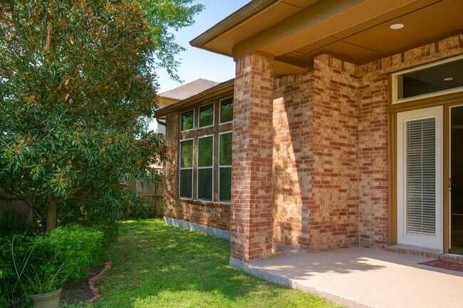 Building Photo - 907 Arden Oaks Dr