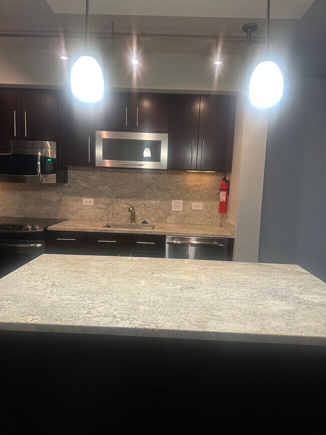 Building Photo - 1 Bedroom 1 Bath Condo Near Capitol Hill