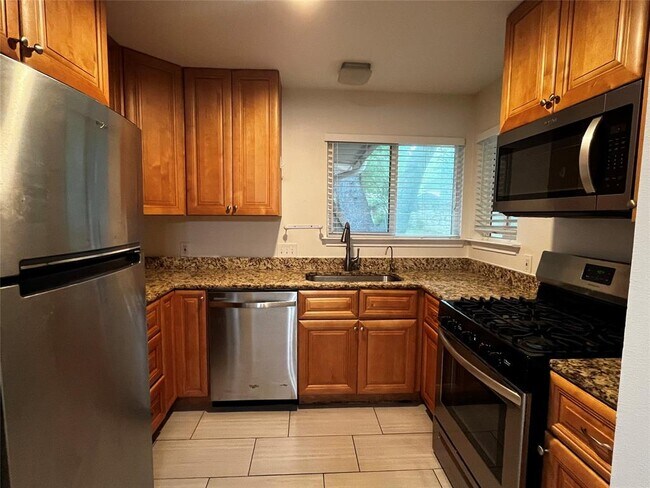 Building Photo - 5101 Meadow Creek Cove