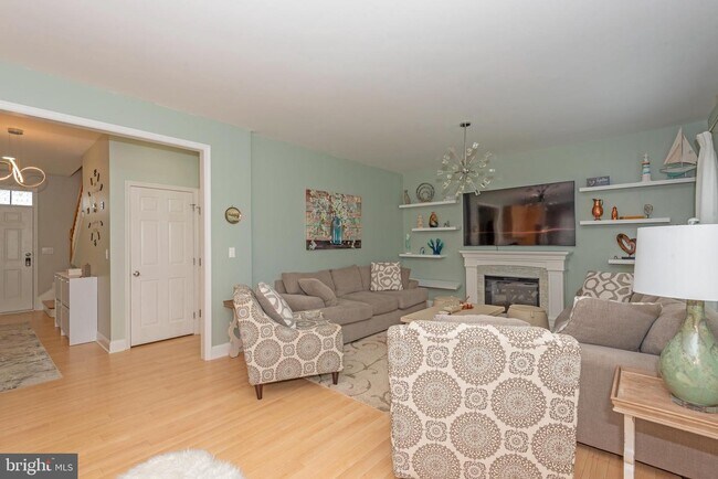 Building Photo - 18959 Gold Finch Cove