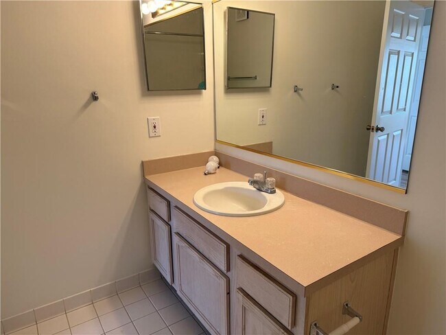 Building Photo - 1704 Frederica Rd